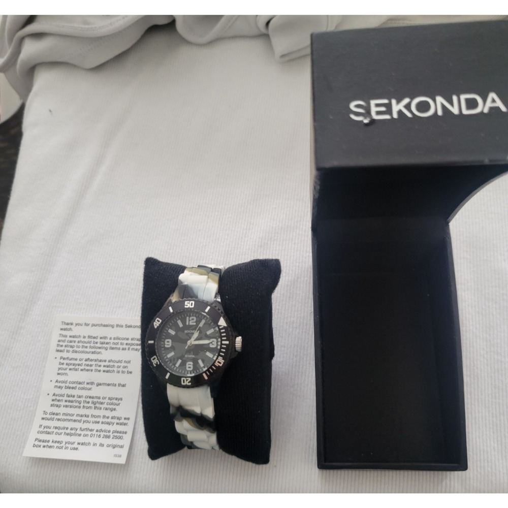 A Sekonda wristwatch 3392 Camo water resistant, rotating bezel